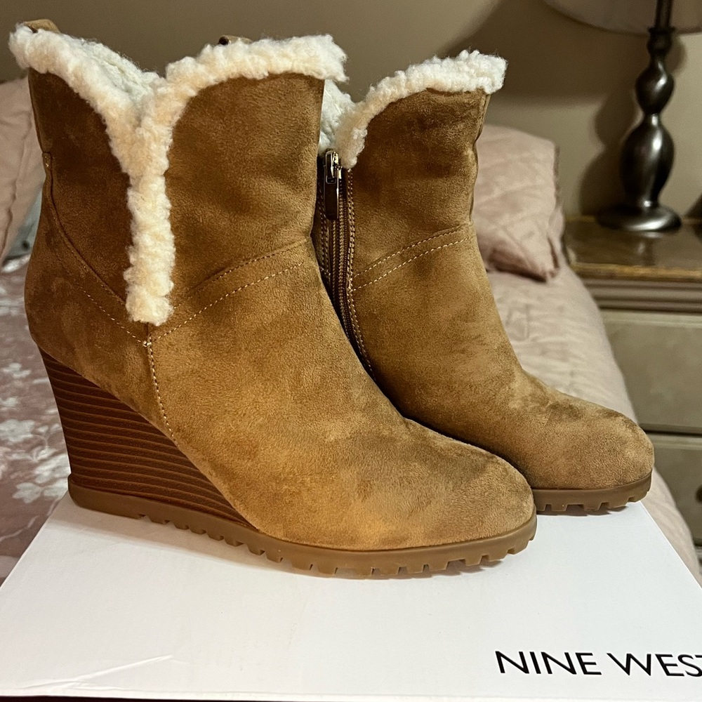 Nine West / Sz 7 / Light Natural